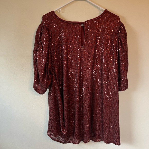 NWT Torrid Burgundy Red Sequin Covered Short Sleeve Keyhole Back Blouse Sz 4 - Picture 5 of 6